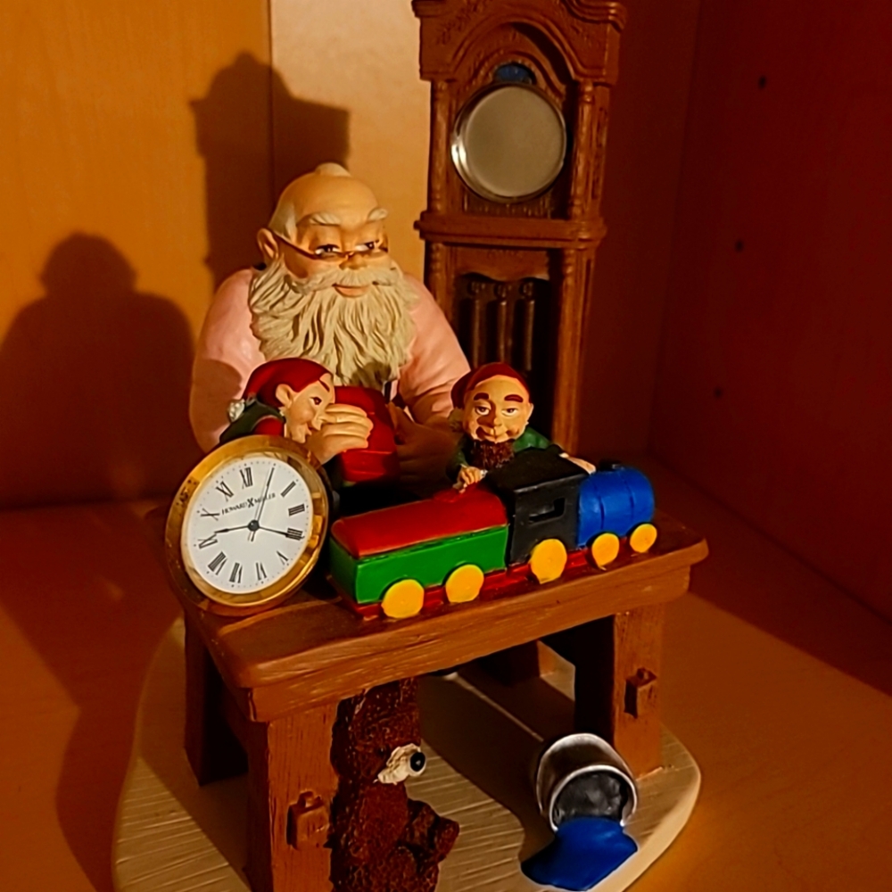 1997 Howard Miller Limited Edition "MAKING TOYS FOR GOOD GIRLS AND BOYS " Santa
